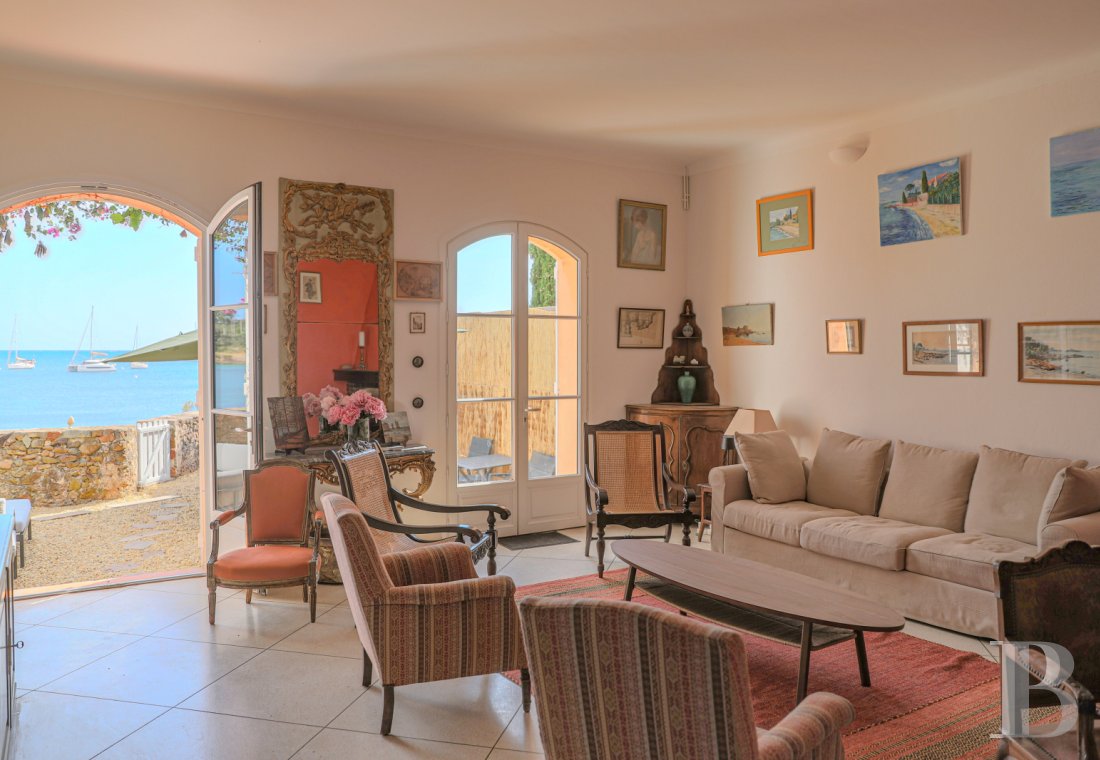 A family home built on the foundations of an ancient fortress in Agay harbour, Saint-Raphaël - photo  n°18